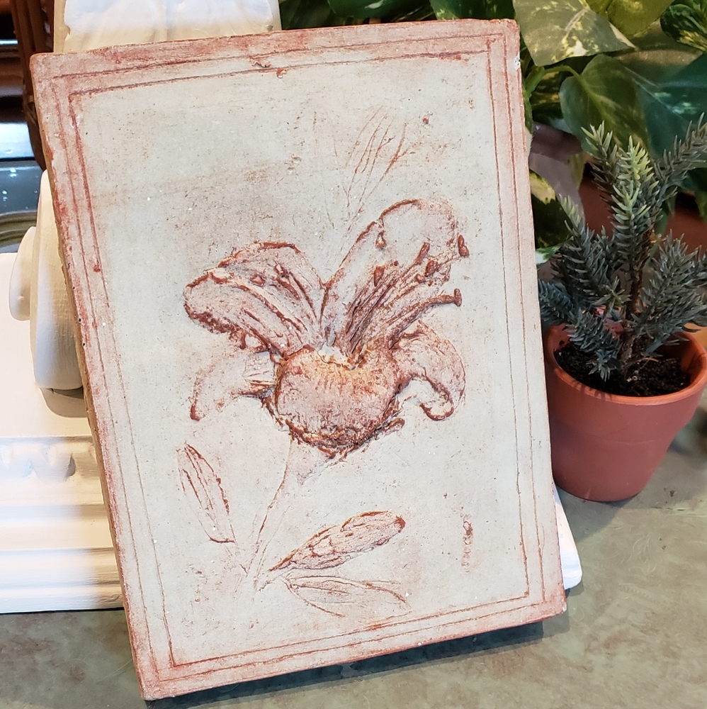 Floral wall plaque.